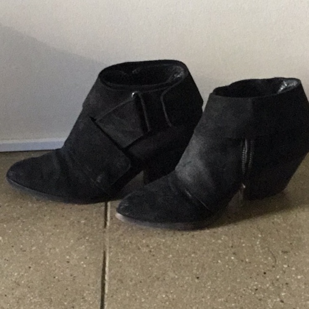 LD TUTTLE ankle booties